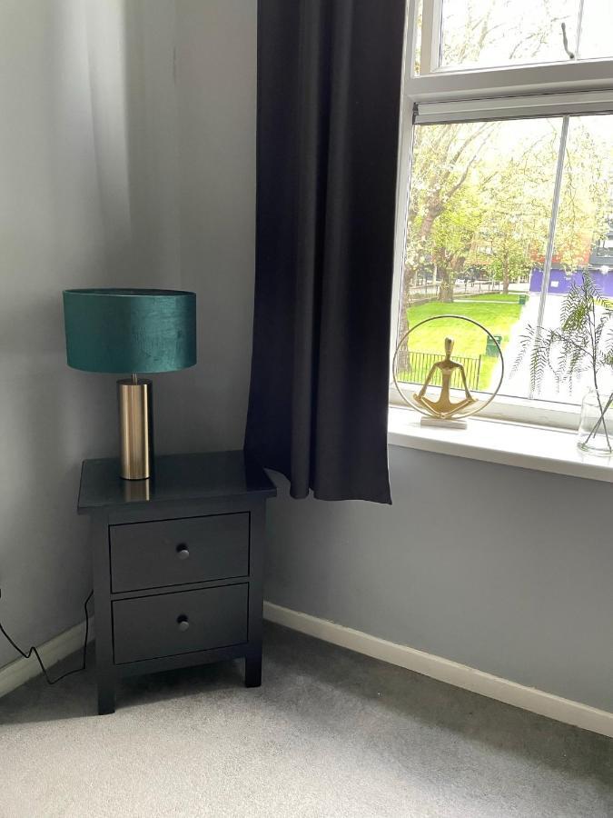 2 Bed Apartment Close To City Centre Cardiff Bagian luar foto