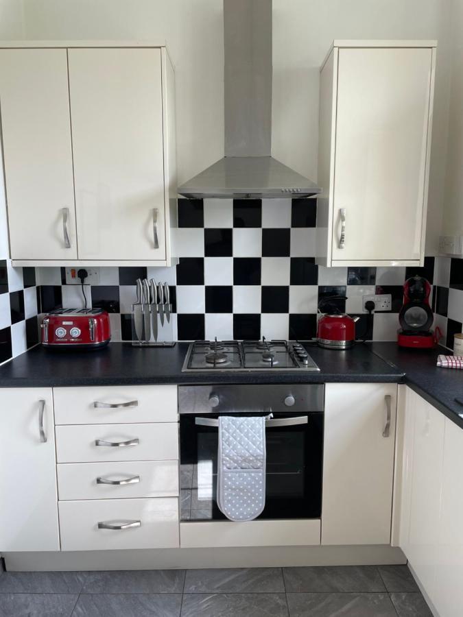 2 Bed Apartment Close To City Centre Cardiff Bagian luar foto
