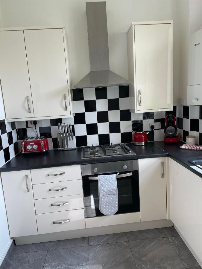 2 Bed Apartment Close To City Centre Cardiff Bagian luar foto