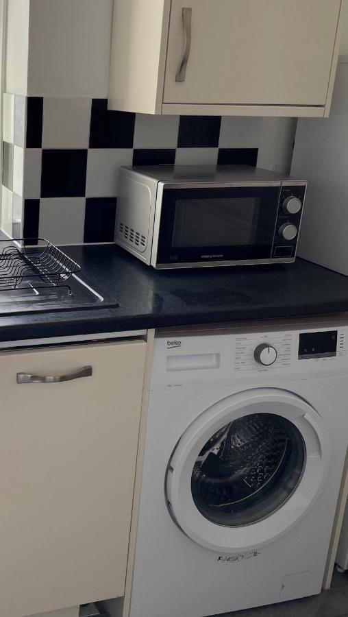2 Bed Apartment Close To City Centre Cardiff Bagian luar foto