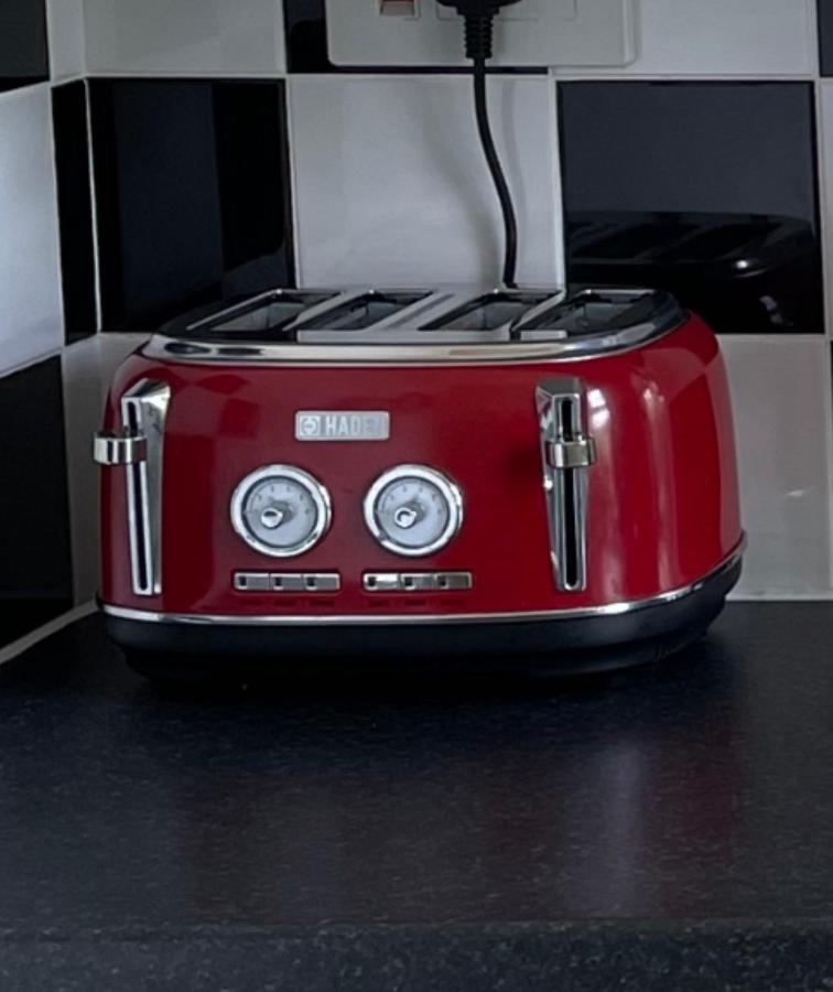 2 Bed Apartment Close To City Centre Cardiff Bagian luar foto